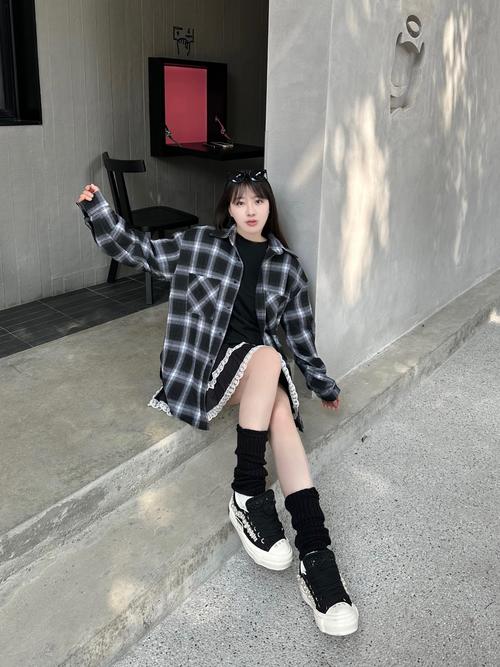 黑白格子上衣怎么搭配
