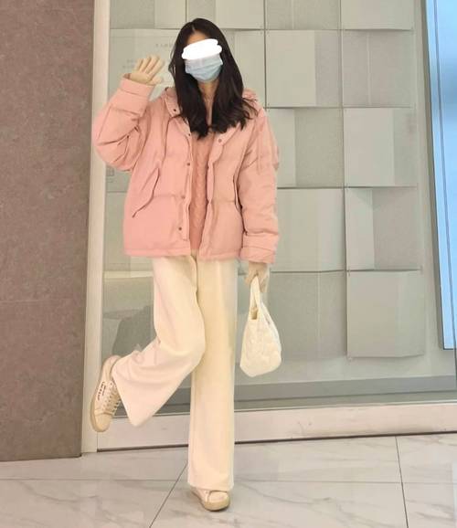 粉红色羽绒服怎么搭配图片