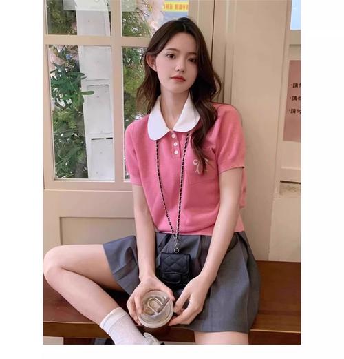 粉红色短袖怎么搭配