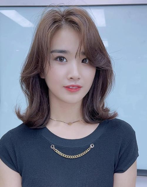 烫什么头发显得头发多