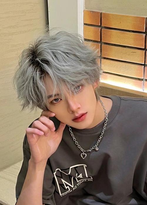 染发男生什么颜色好看