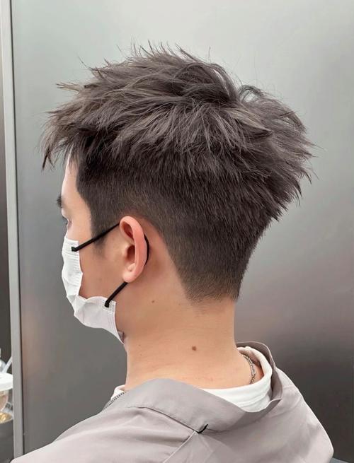 染发男生什么颜色好看