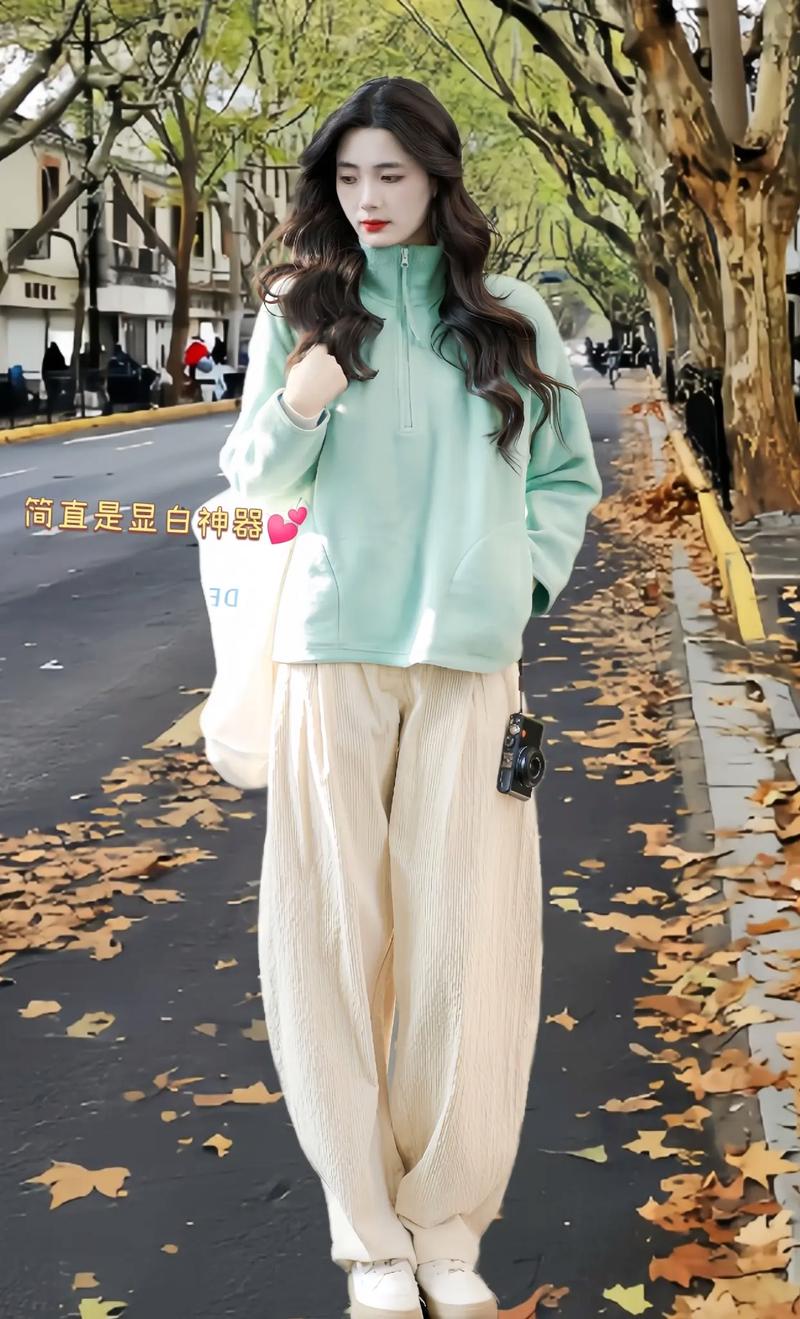 薄荷绿卫衣怎么搭配