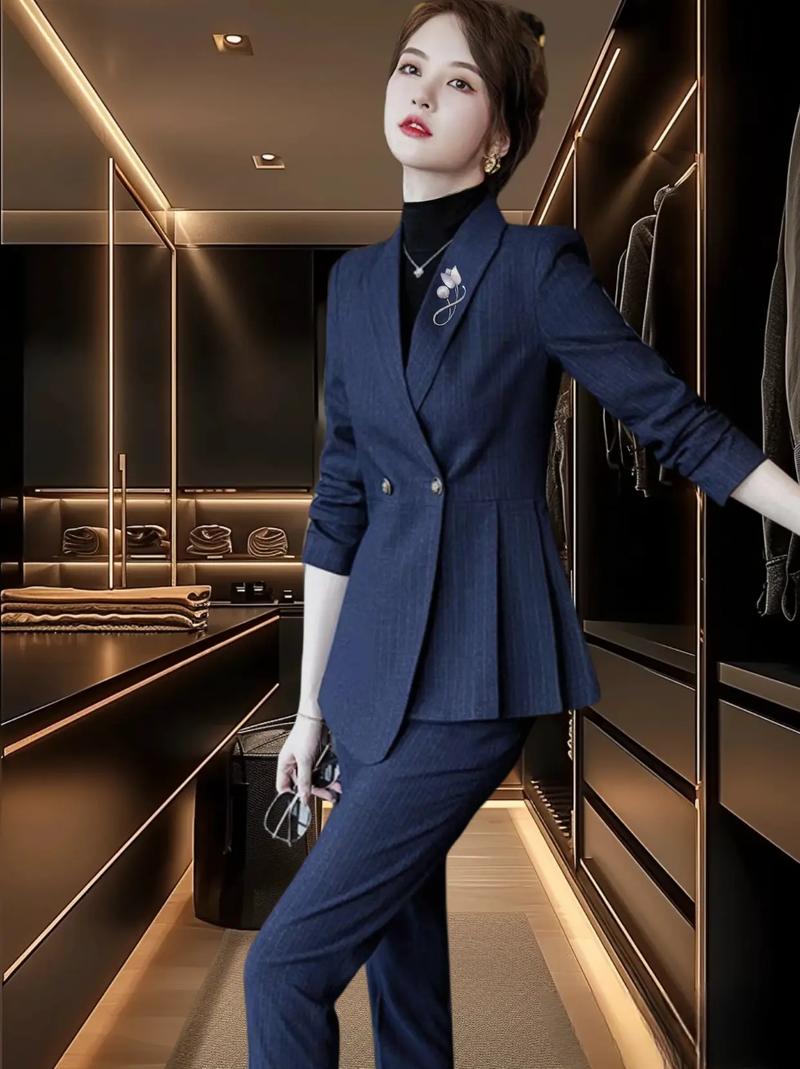 条纹西服怎么搭配女