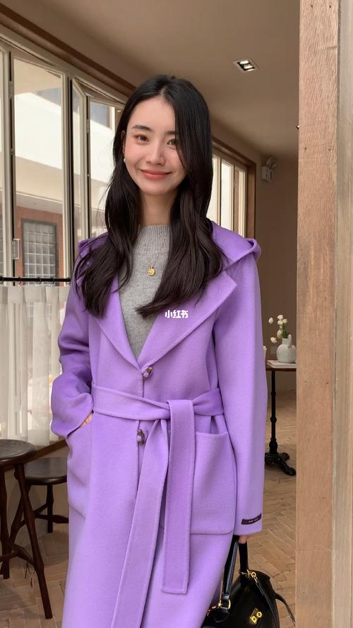 紫色妮子大衣怎么搭配