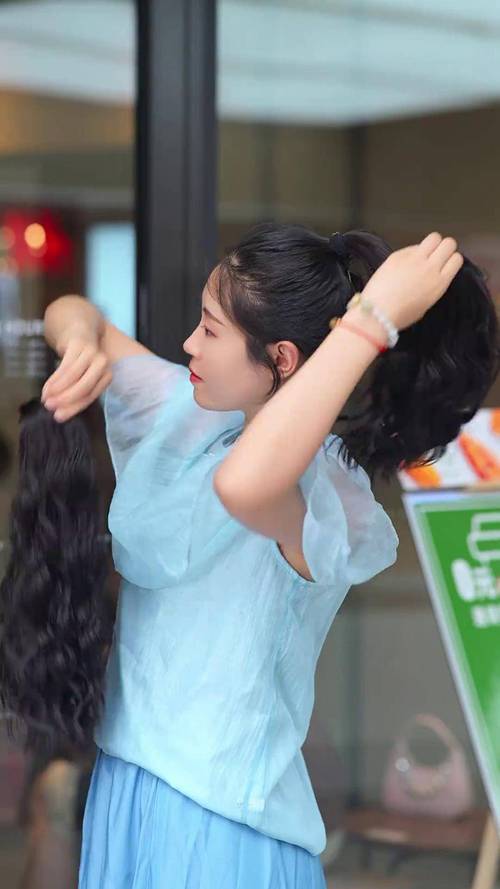 马尾烫什么卷好看