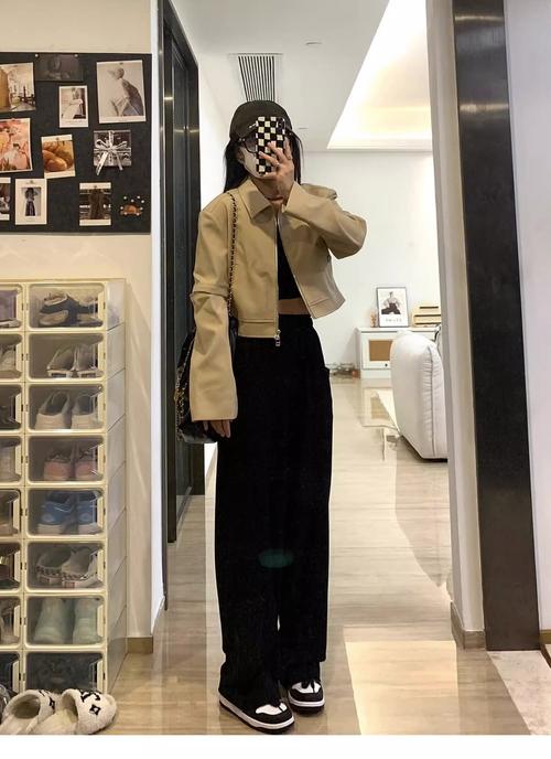 中袖卡其色外套里面怎么搭配