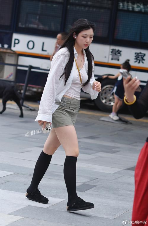 中筒袜怎么搭配鞋子图片