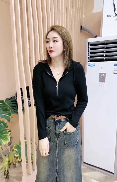 中长款牛仔裙怎么搭配