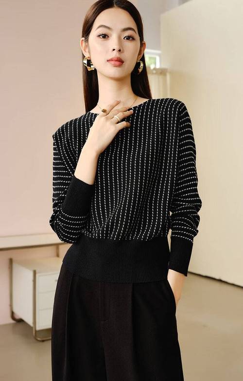 针织衫怎么搭配衣服