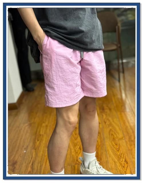 耐克紧身裤怎么搭配短裤