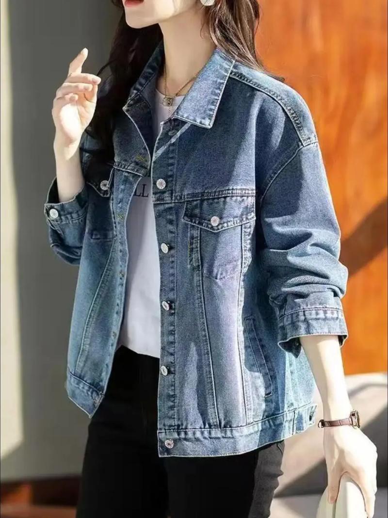 女修身休闲牛仔外套怎么搭配