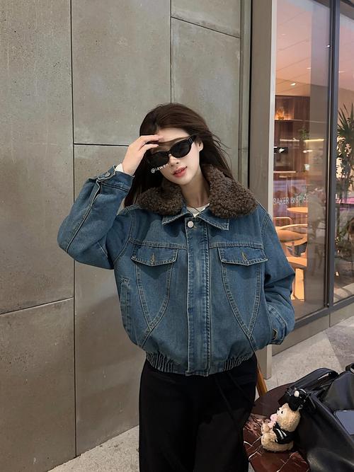 牛仔棉服怎么搭配