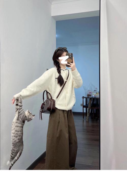 女士针织开衫外套怎么搭配
