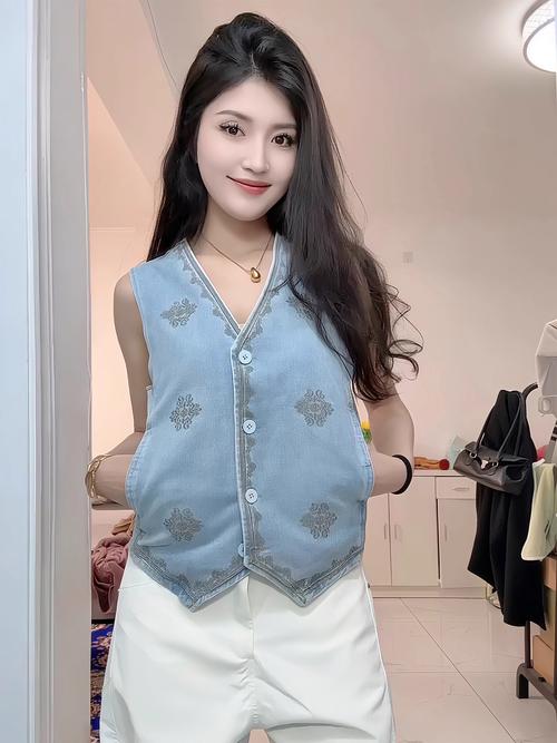 牛仔坎肩长款怎么搭配