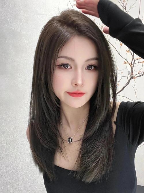 长脖子适合什么发型