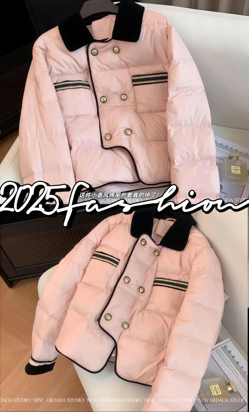 粉色白翻领淑女棉服怎么搭配