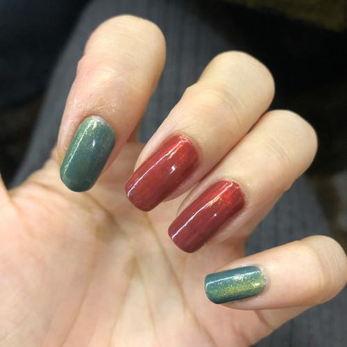 红色和绿色的指甲油怎么搭配