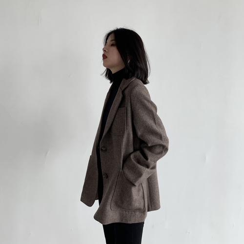 灰色格纹大衣怎么搭配