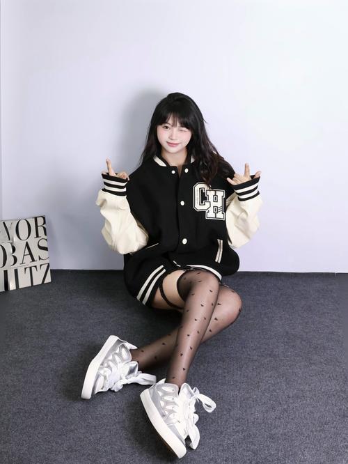 棒球服搭配什么裤子好看