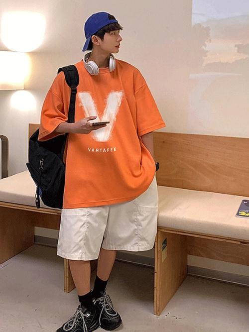 橙色t恤怎么搭配
