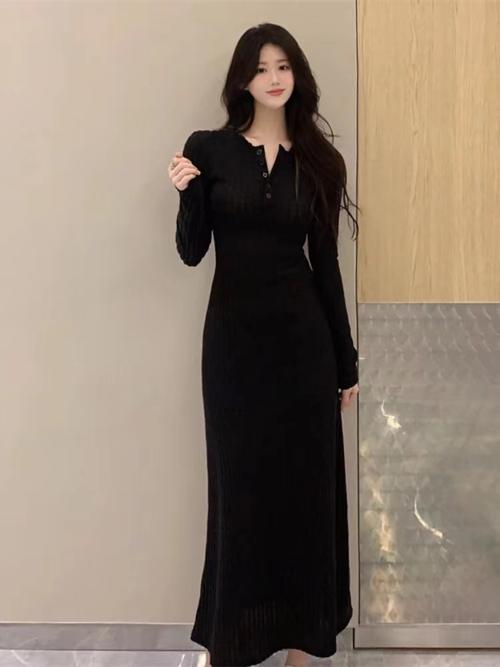 黑色包臀长裙怎么搭配