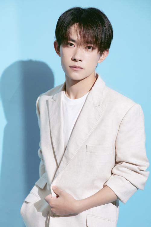易烊千玺是什么发型