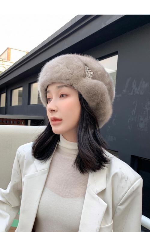 穿皮草怎么搭配帽子