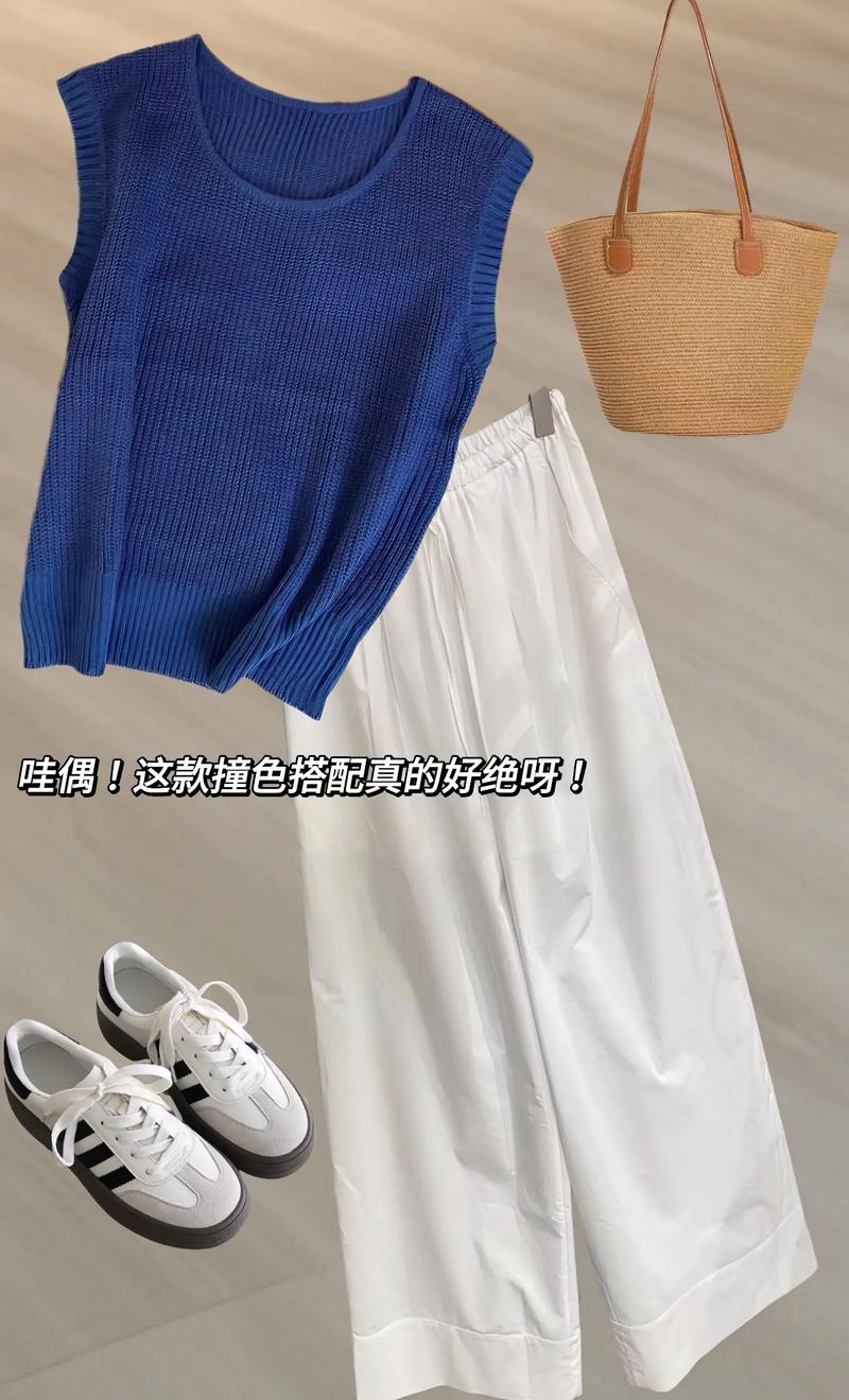 淡蓝色白纹铅笔裙怎么搭配
