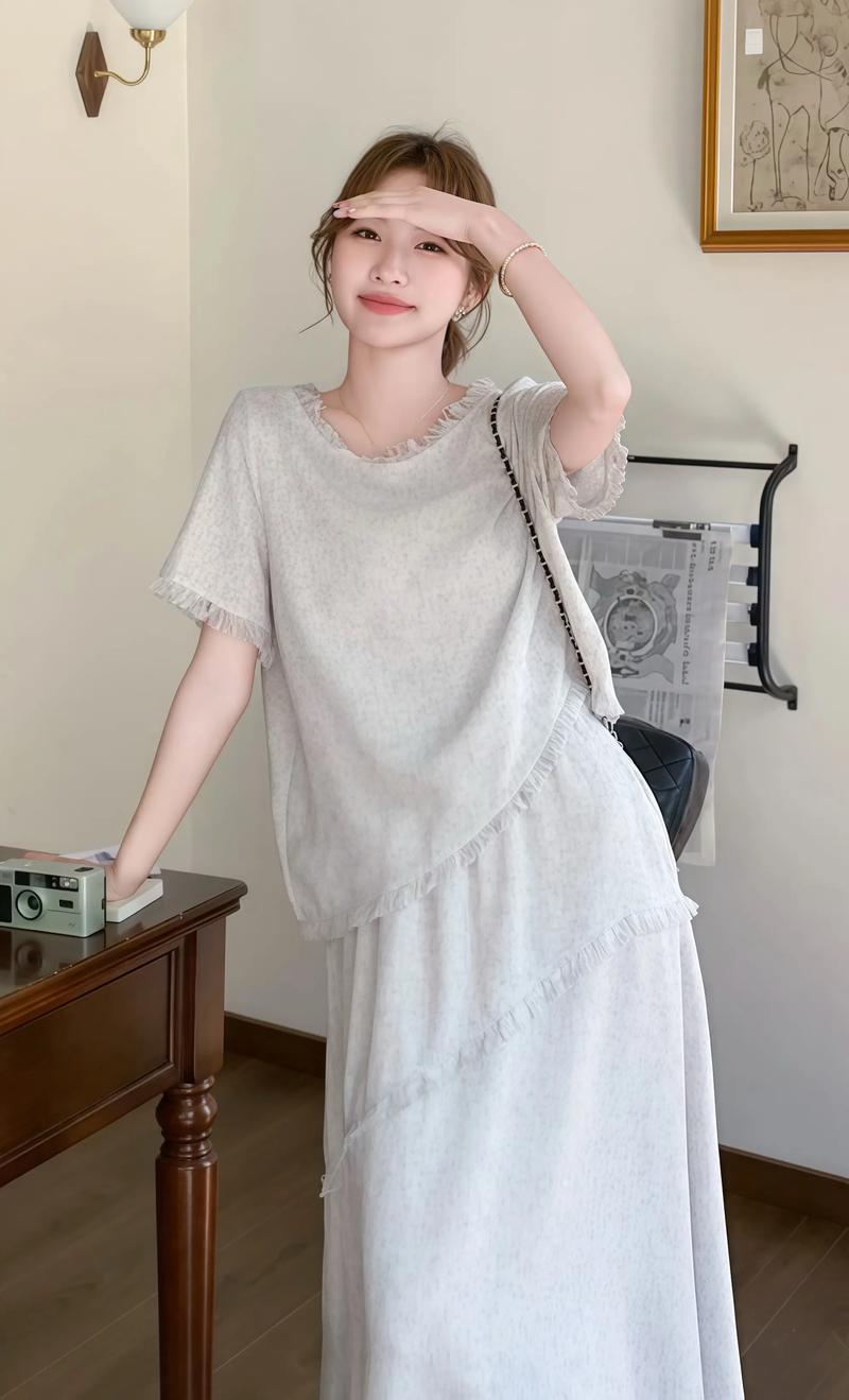 流苏裙上衣怎么搭配