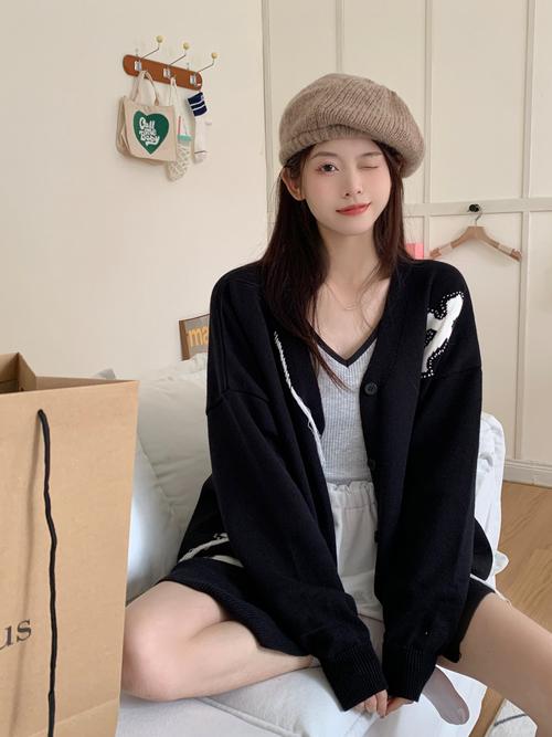 黑色流苏开衫怎么搭配