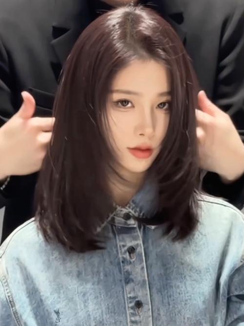 圆脸女人适合什么发型