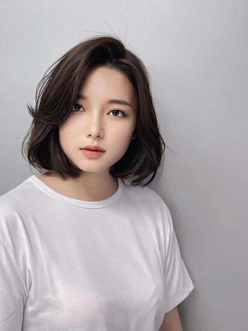 圆脸女人适合什么发型