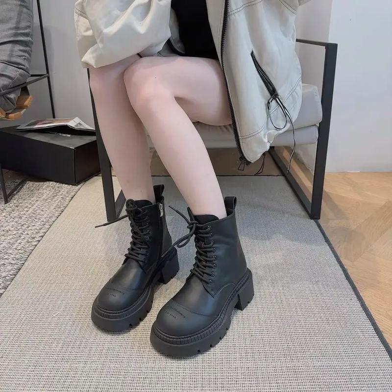 短筒靴子怎么搭配衣服
