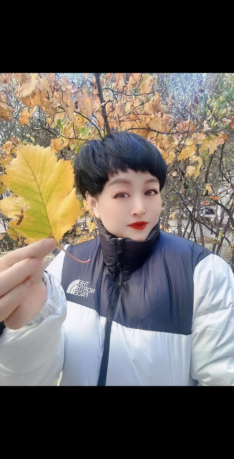 短发微胖怎么搭配衣服好看