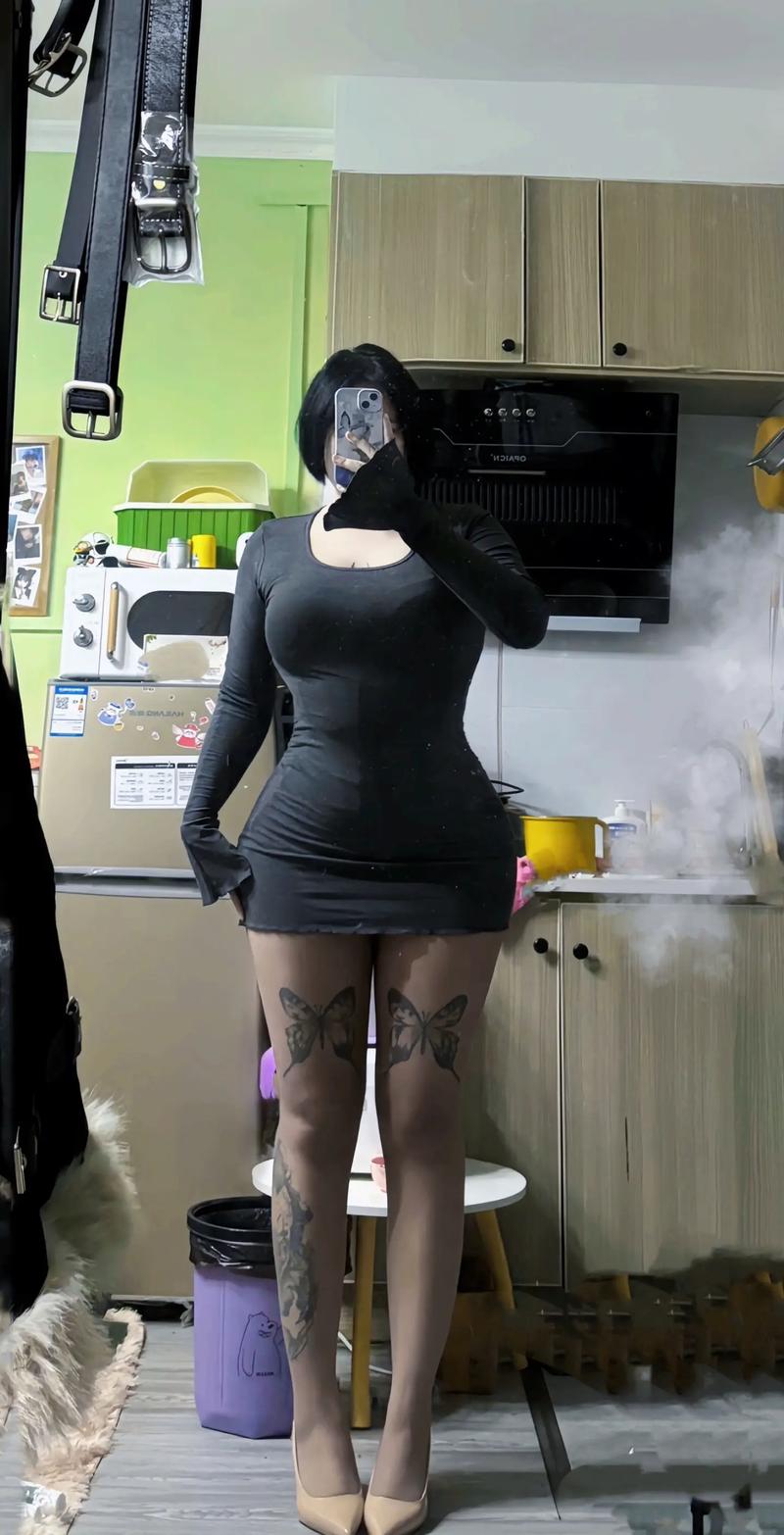 短发微胖怎么搭配衣服好看