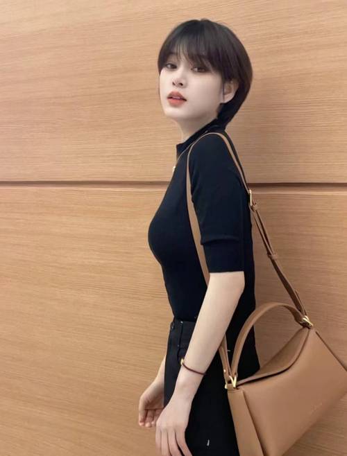 短发微胖怎么搭配衣服