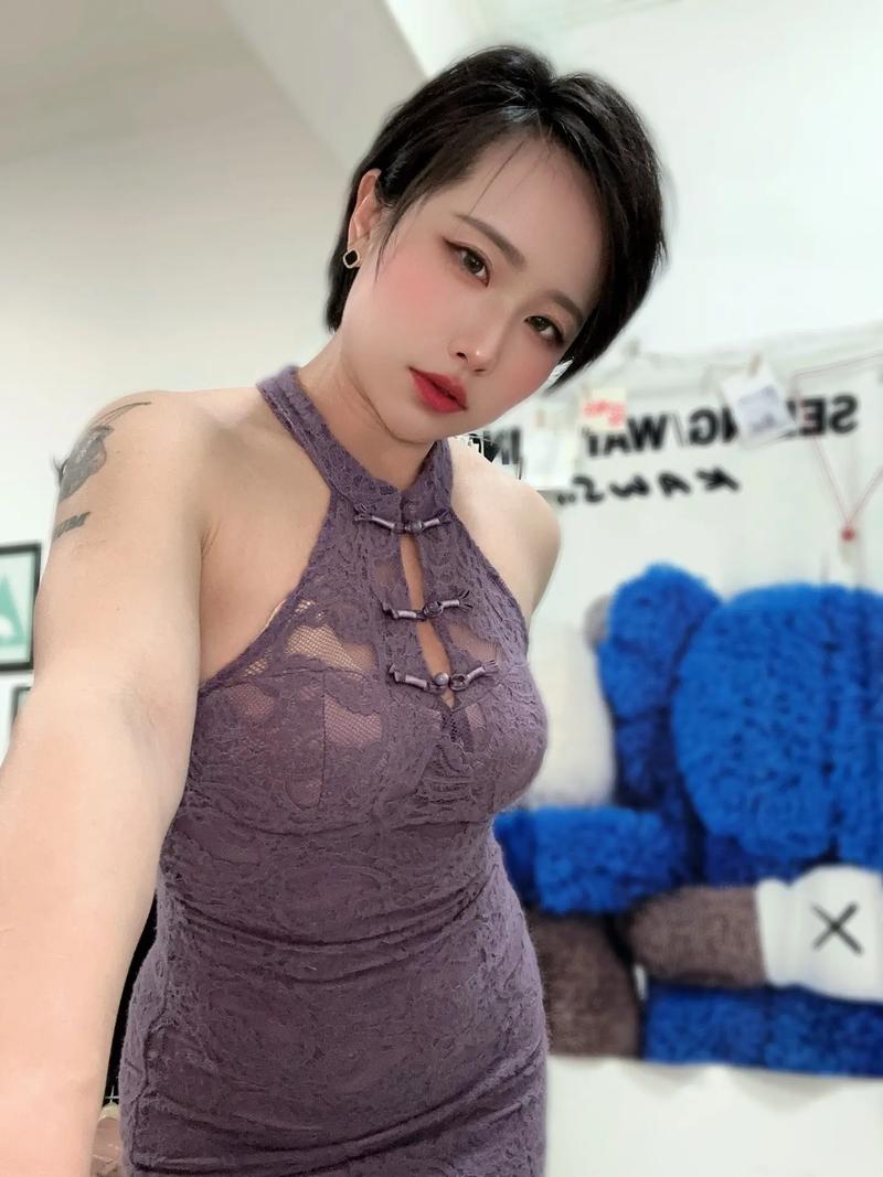 短发微胖女生怎么穿衣搭配图片