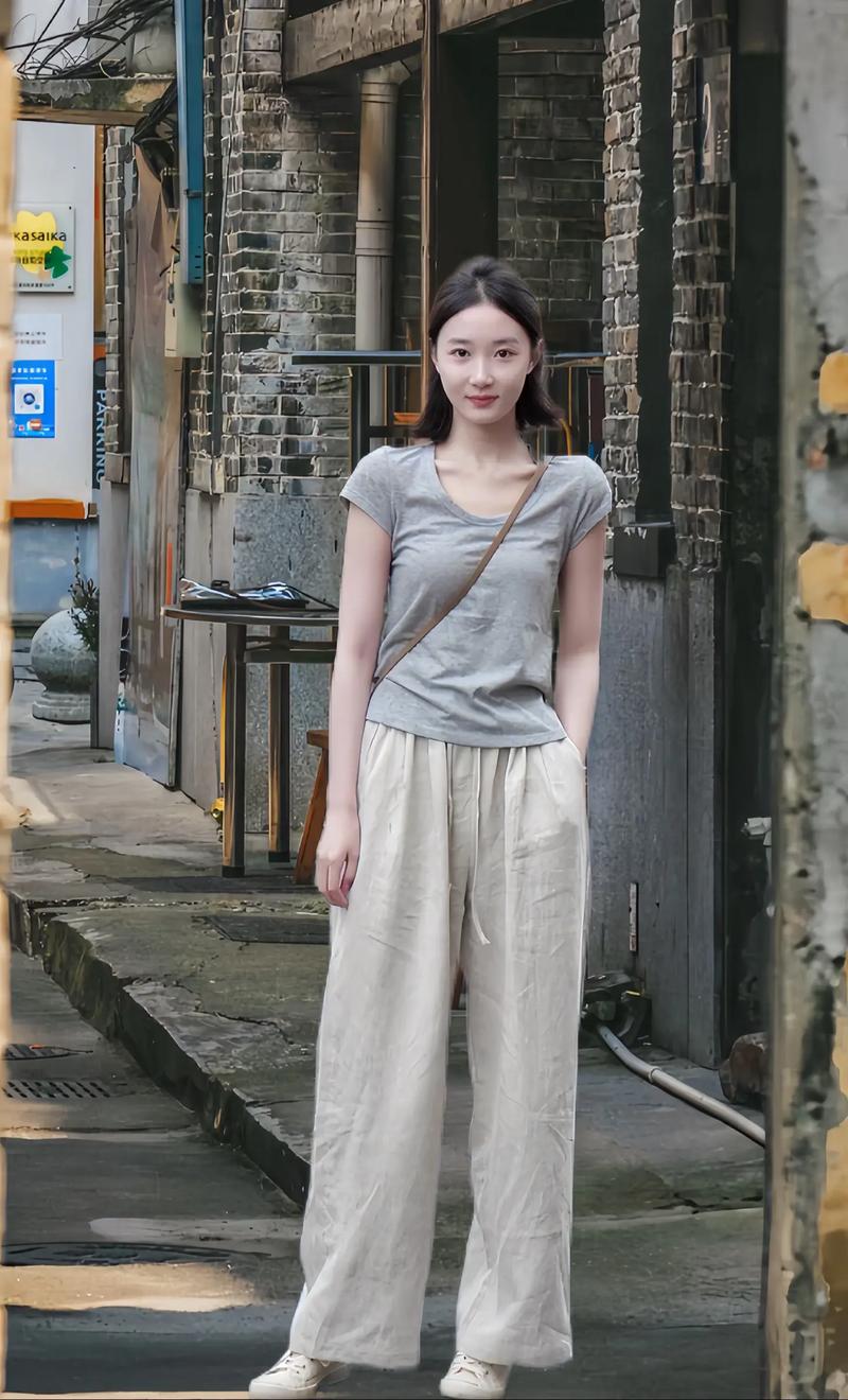 灰裤子配什么颜色短袖