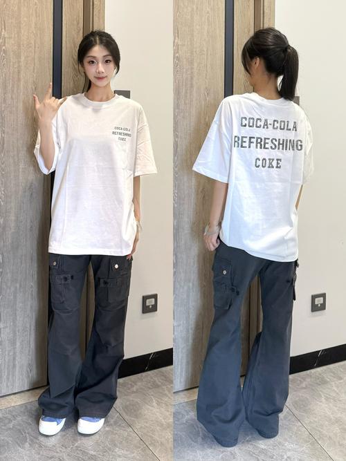 灰裤子配什么颜色短袖