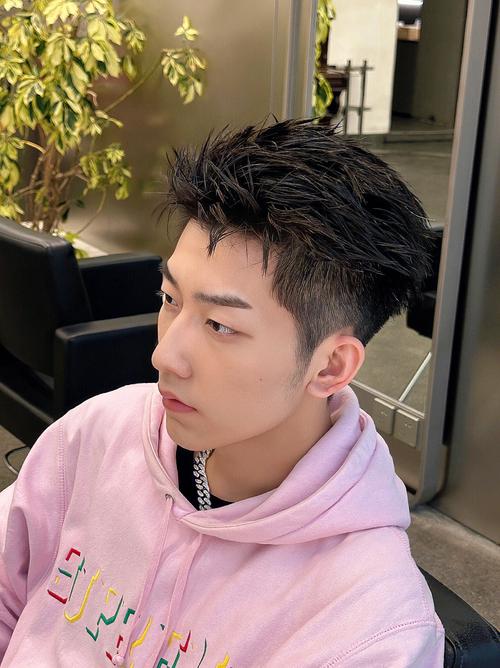 男生自来卷适合什么发型