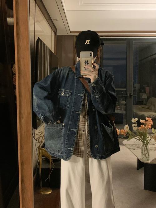 深牛仔蓝外套怎么搭配什么裤子好看吗