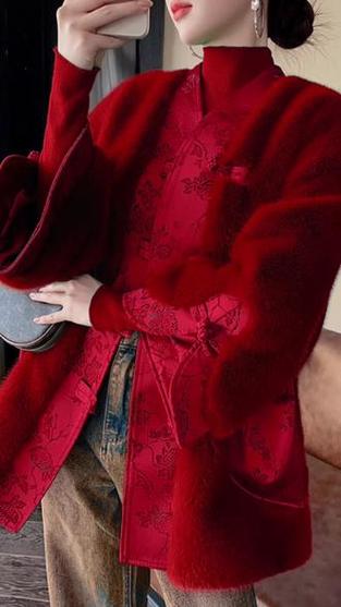 红色貂皮披肩怎么搭配衣服