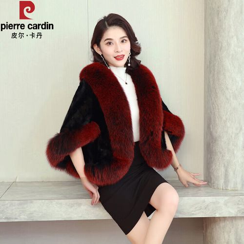 红色貂皮披肩怎么搭配衣服