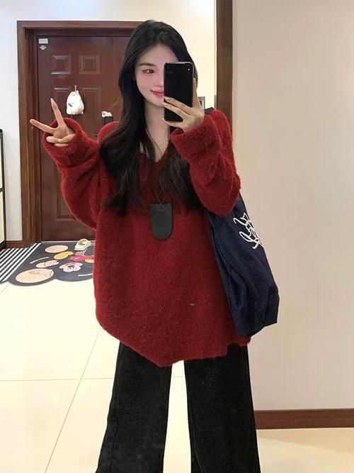 大红色中长款毛衣怎么搭配衣服图片欣赏