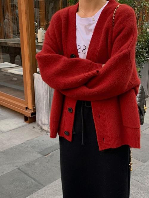 大红色中长款毛衣怎么搭配衣服好看吗
