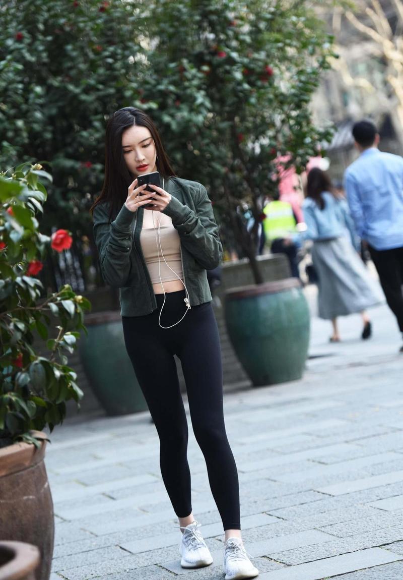 紧身裤怎么搭配穿