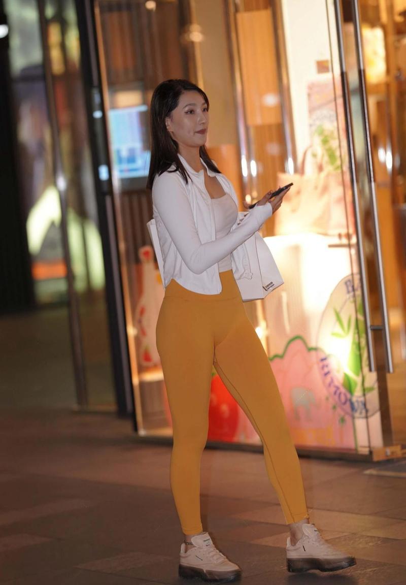 紧身裤怎么搭配穿