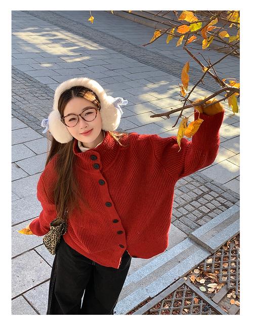 高领红色长款毛衣怎么搭配外套