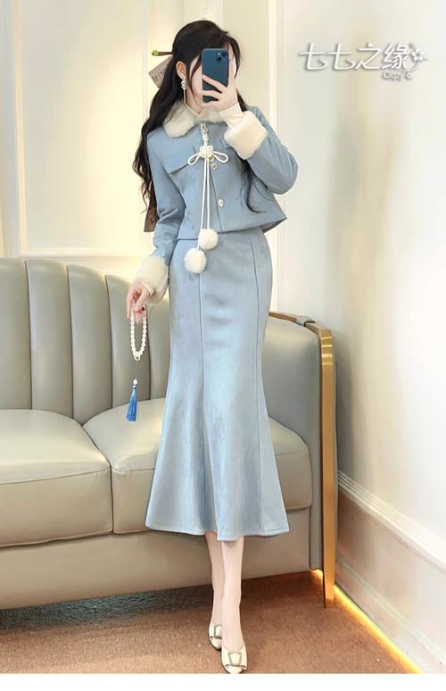 冬季休闲长裙怎么搭配衣服好看